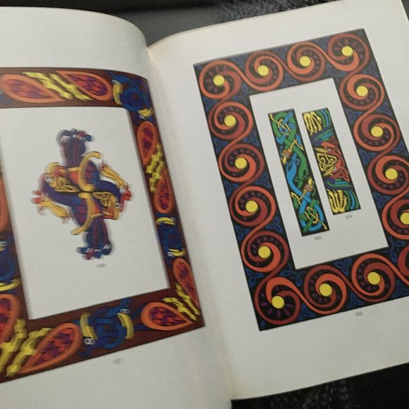 Full-Color Celtic Frames and Borders CD-ROM and Book - Picture 7 of 8